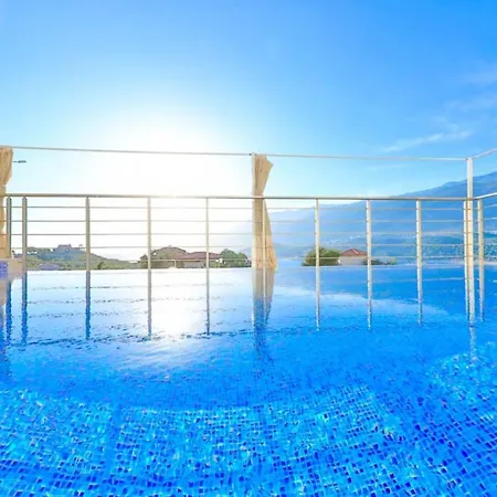 Blue Sea View Peninsula Vila *
