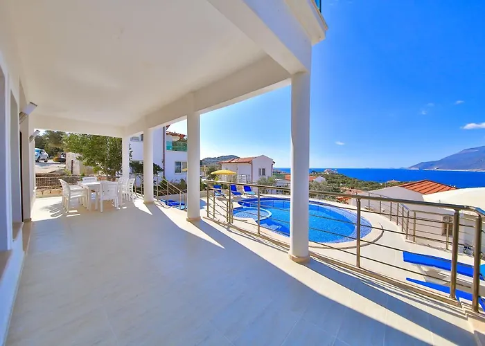 Blue Sea View Peninsula Villa *