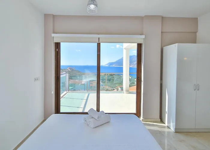 Blue Sea View Peninsula