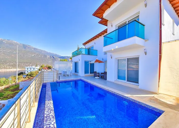 Blue Sea View Peninsula Villa *